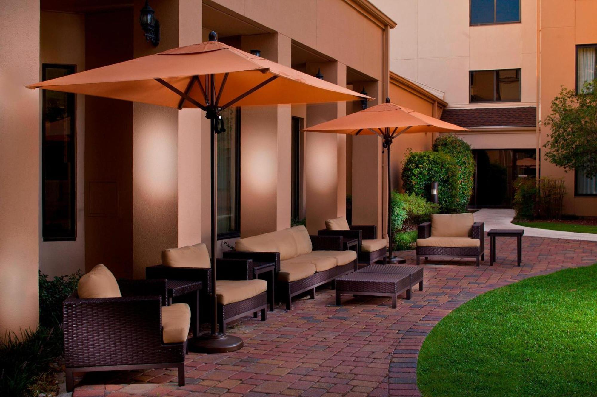 Отель Courtyard By Marriott Baton Rouge Acadian Centre/Lsu Area Экстерьер фото