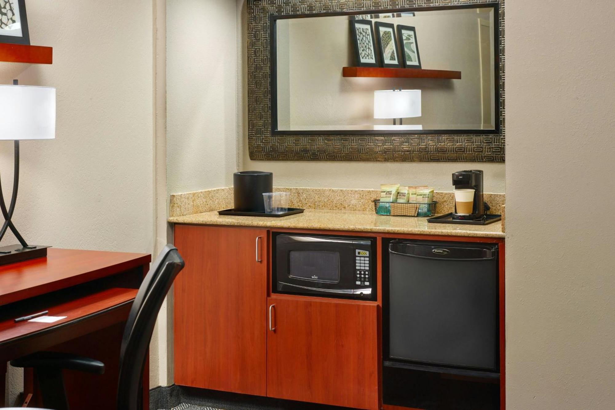 Отель Courtyard By Marriott Baton Rouge Acadian Centre/Lsu Area Экстерьер фото