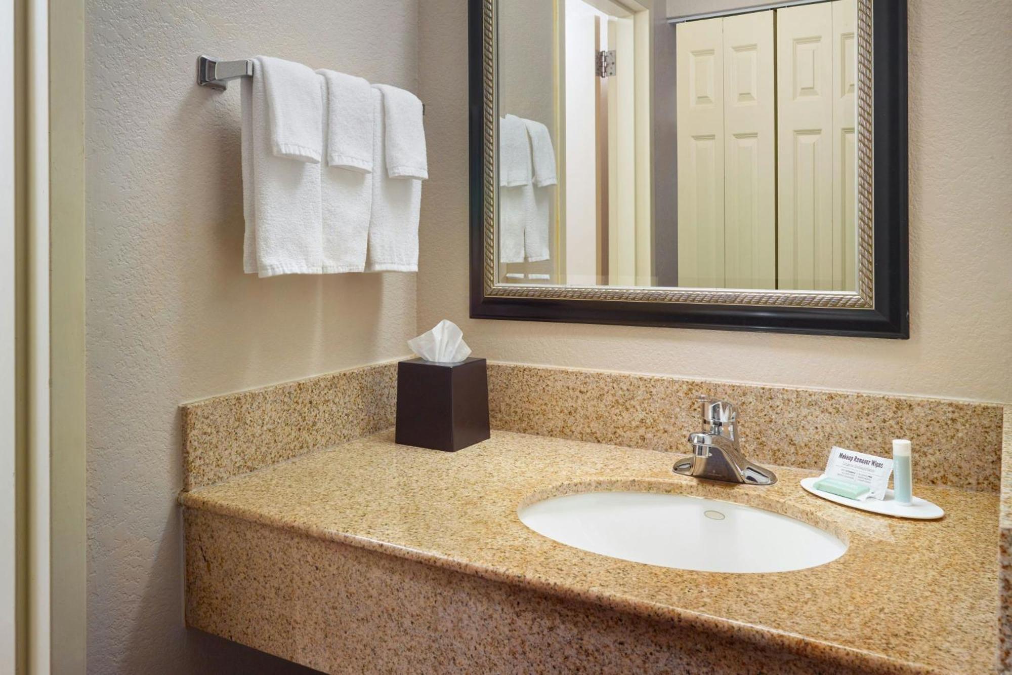 Отель Courtyard By Marriott Baton Rouge Acadian Centre/Lsu Area Экстерьер фото