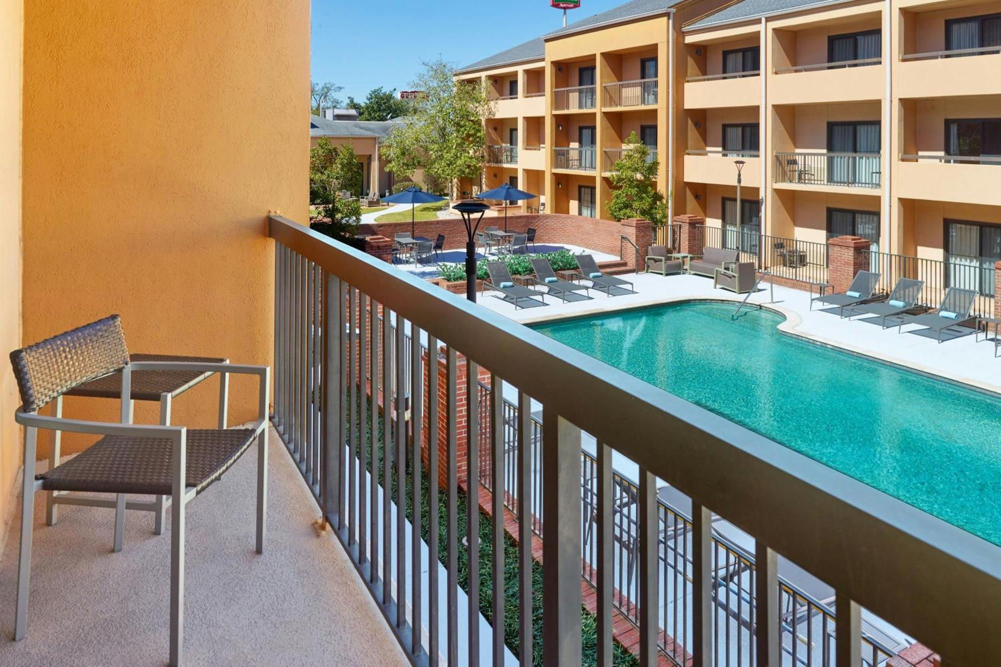Отель Courtyard By Marriott Baton Rouge Acadian Centre/Lsu Area Экстерьер фото