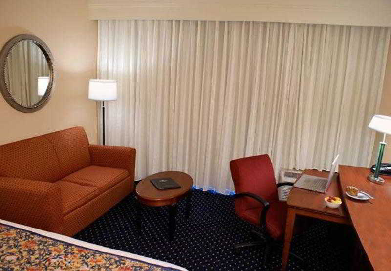 Отель Courtyard By Marriott Baton Rouge Acadian Centre/Lsu Area Экстерьер фото
